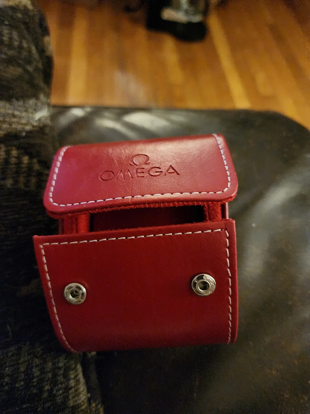 Omega compact red